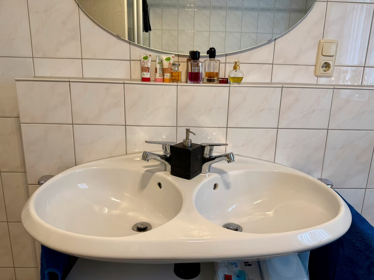 Badezimmer mit Doppelwaschbeck