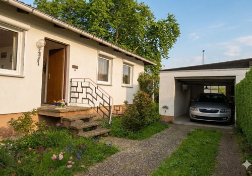 Hauseingang und Garage