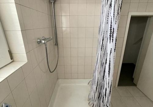 Badezimmer - Dusche u. Waschm. Ansch.