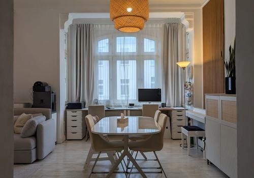 Wohnzimmer 2/6 + Essbereich