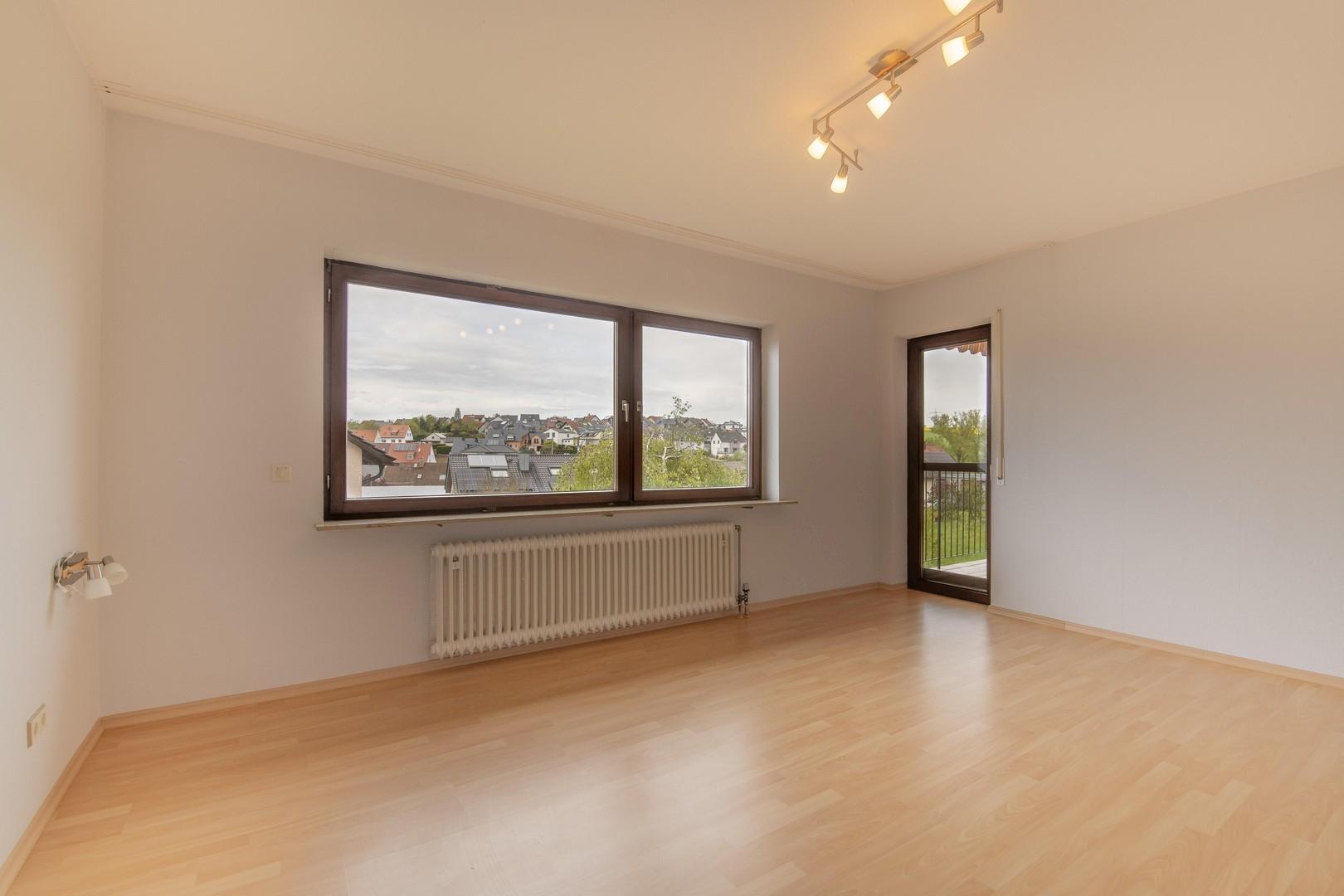 Zimmer 1 mit Balkon OG
