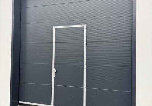 Sektionaltor mit Schlupftür