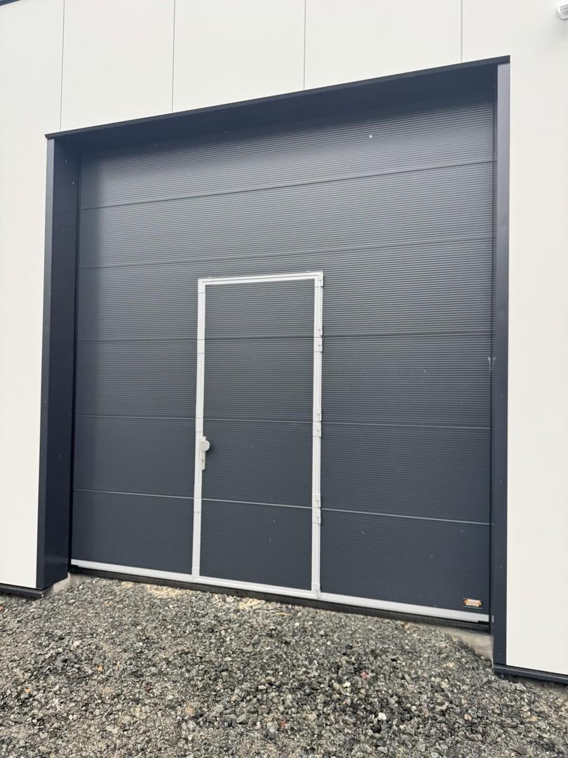 Sektionaltor mit Schlupftür