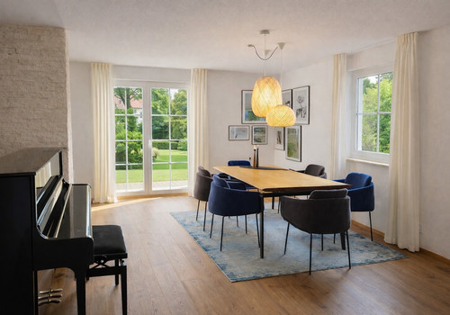 Essbereich mit Blick ins Grüne