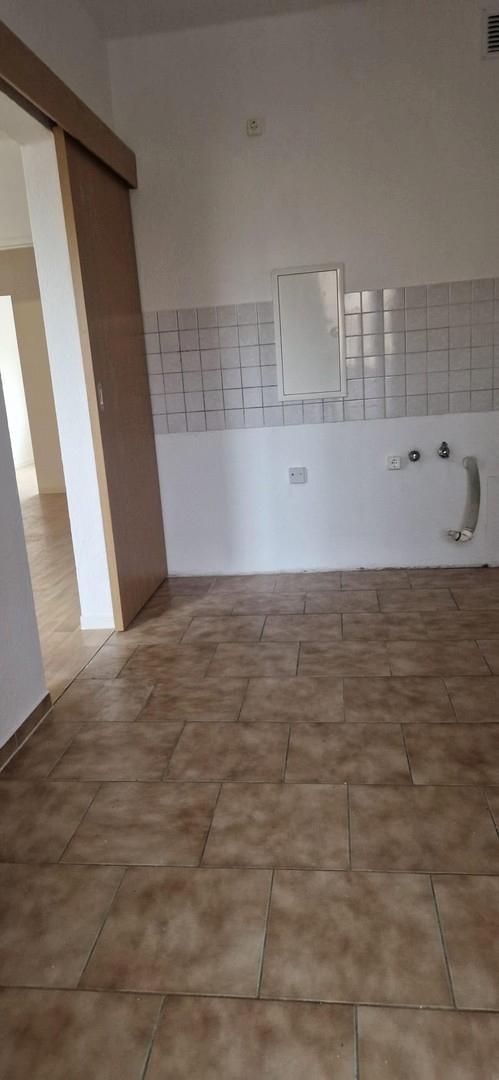 Platz in der Küche mit Balkon