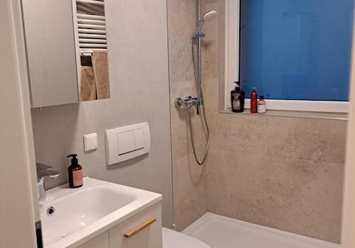 Bad mit Einbaumöbel 