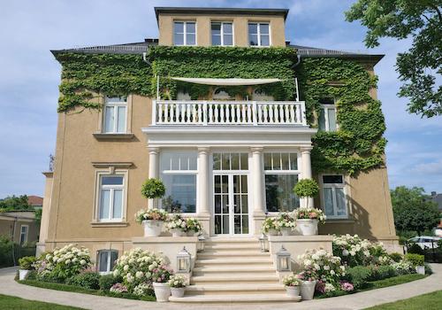 Elegante Villa mit künftigem Eingang 