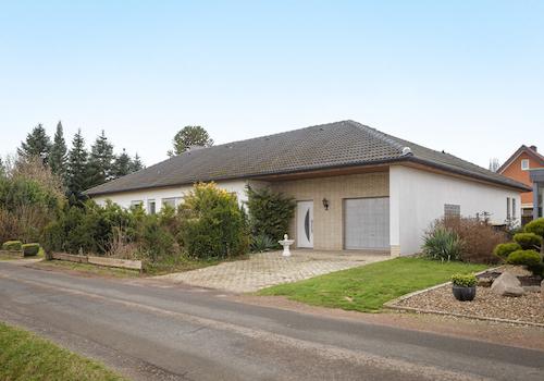 Die Garage und der Nebeneingang