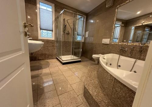 Bad mit Whirlpool + Bidet