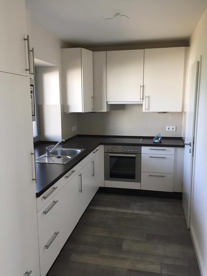 Küche mit Speisekammer