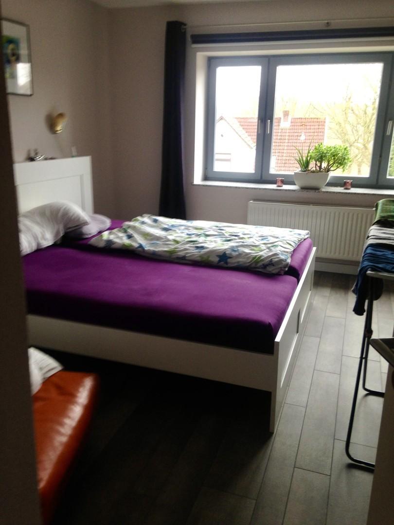 Schlafzimmer 1 möbliert