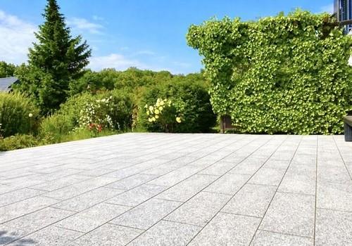 Terrasse vor Schwimmhalle