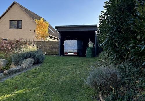 Carport mit Abstellschuppen