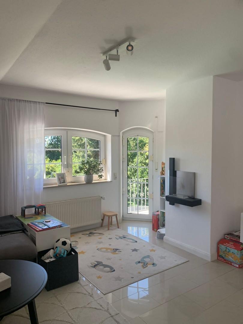 Wohnzimmer+Zugang Balkon