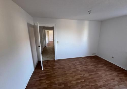 19 Blick aus WoZi über Flur, Kü in SZ Zwenkau C16_7333