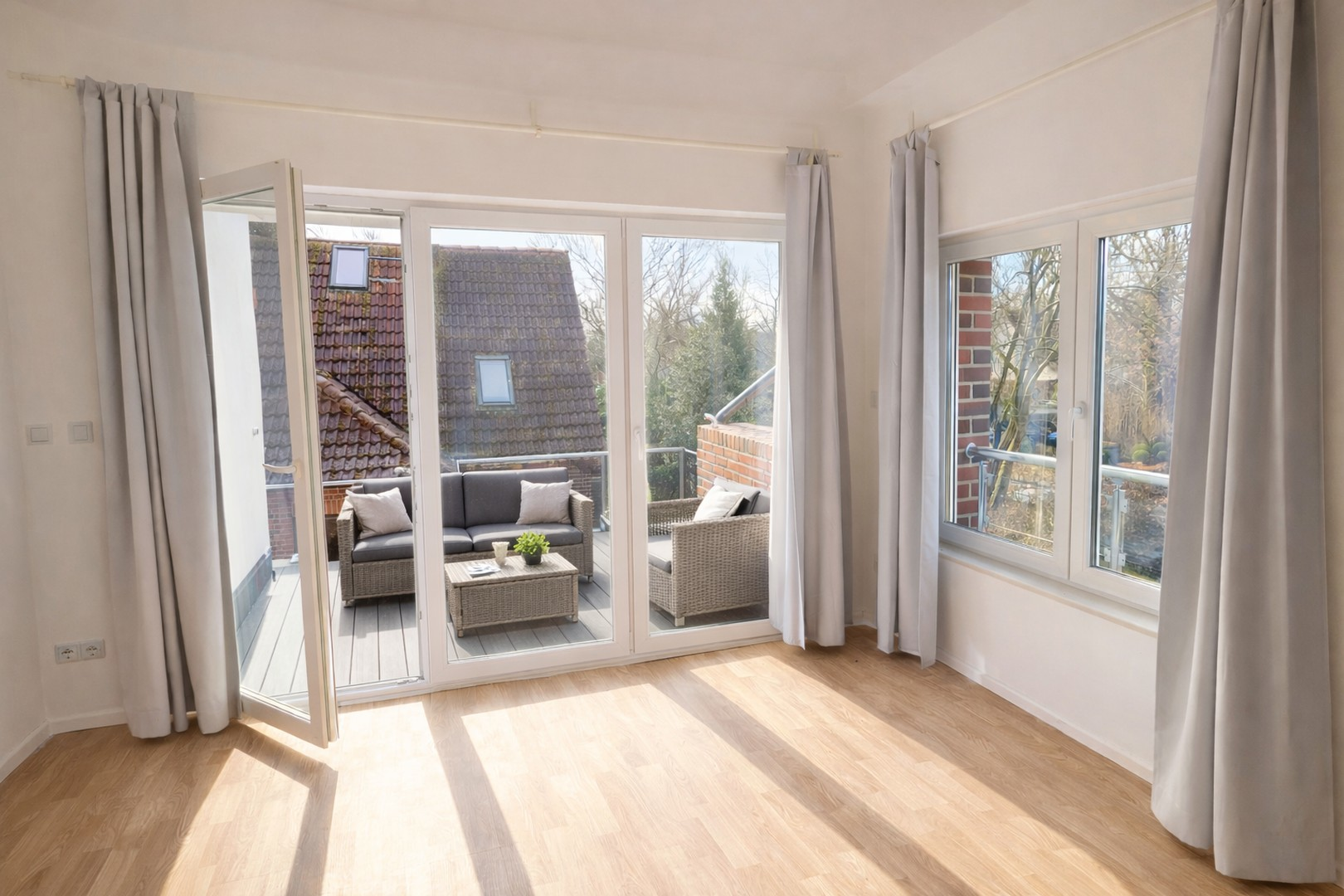 Wohnbereich mit Balkonansicht