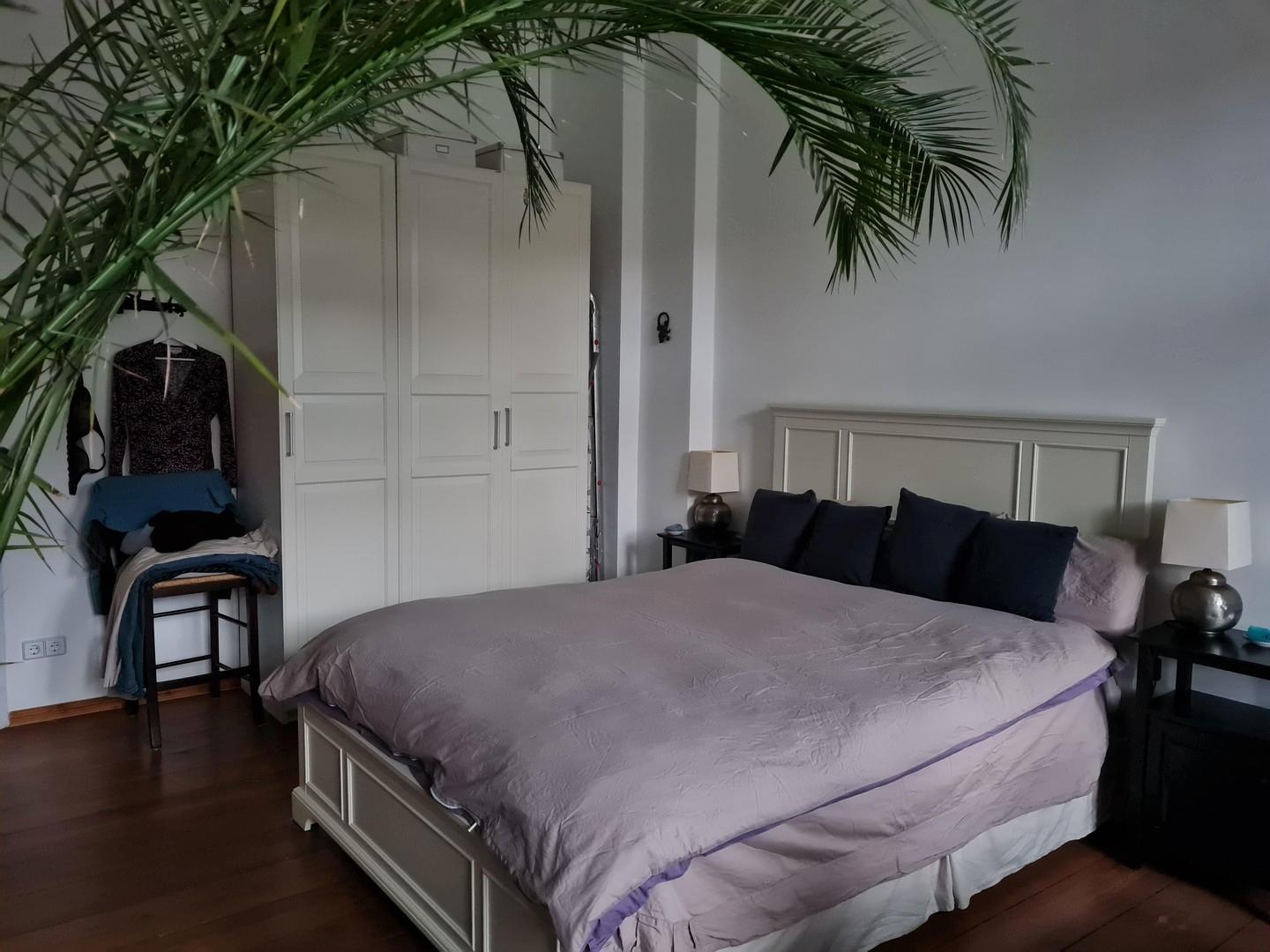 Schlafzimmer mit Loggia