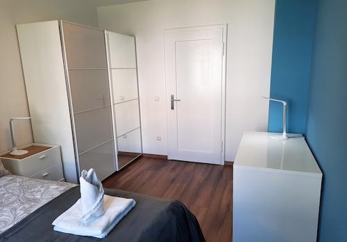 2. Schlafzimmer Schreibtisch