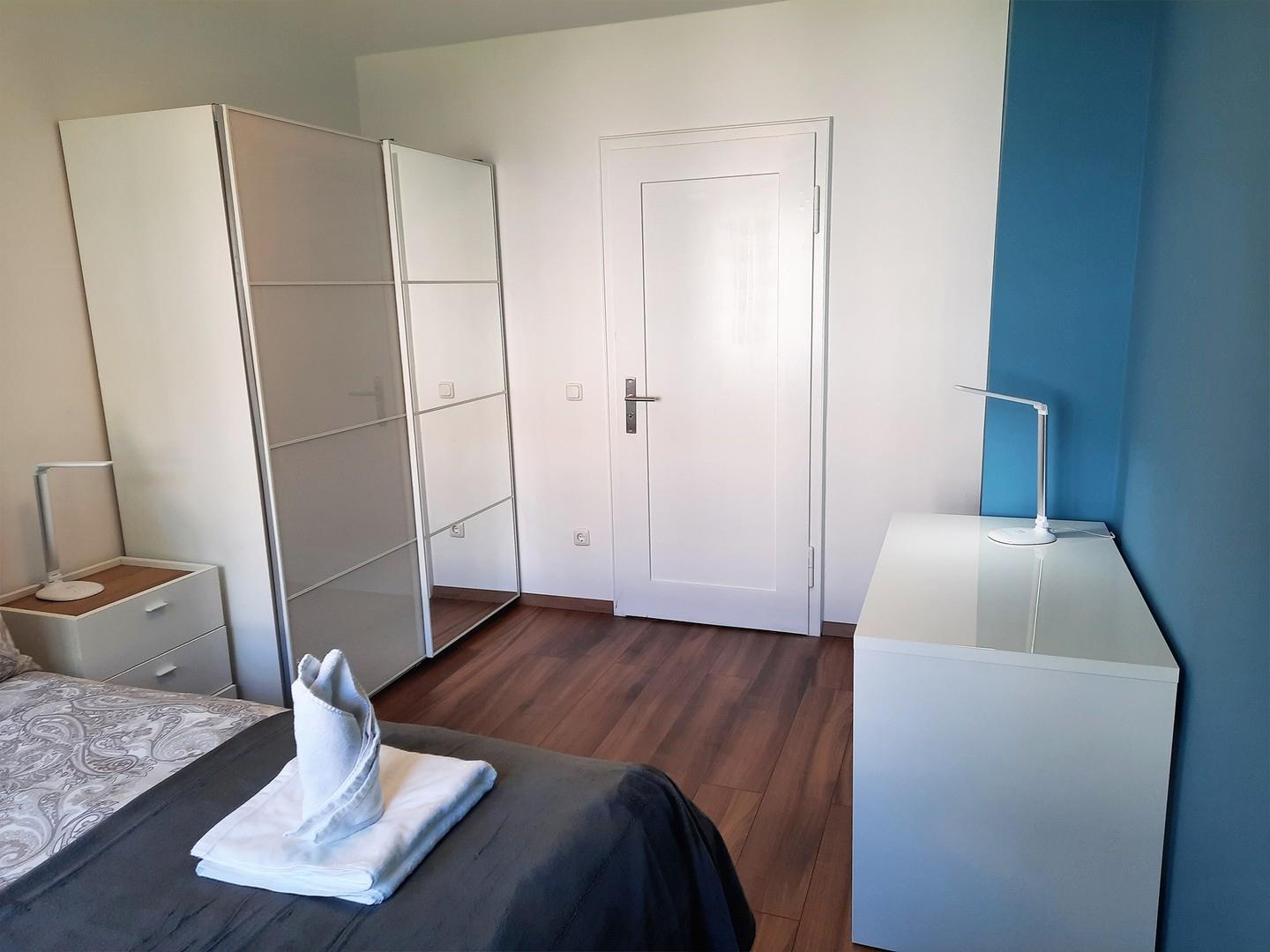 2. Schlafzimmer Schreibtisch
