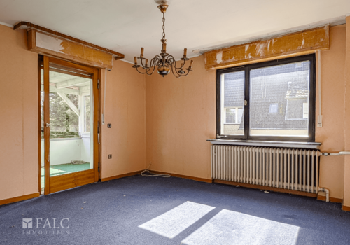 Schlafzimmer mit Zugang zum Balkon