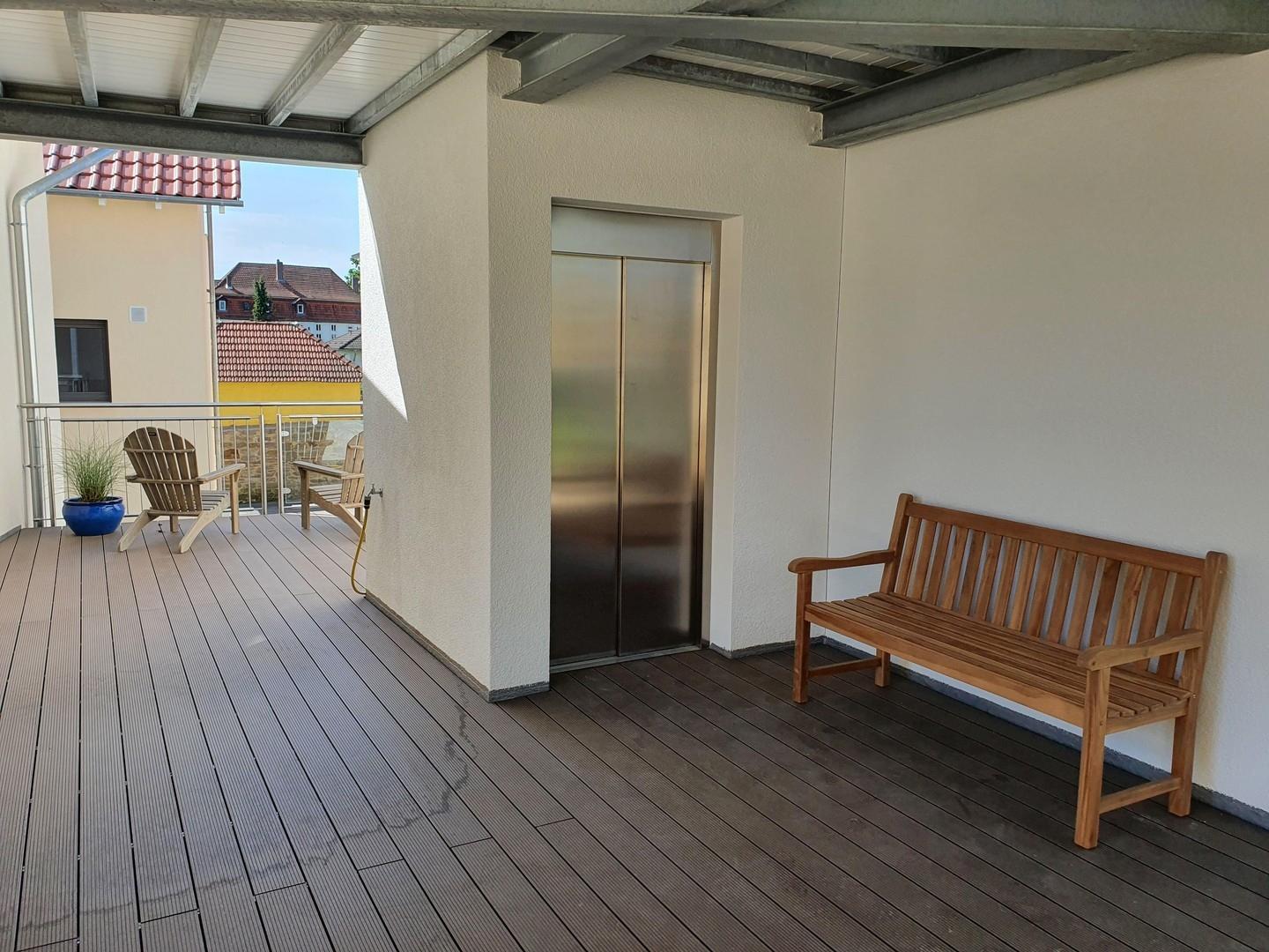 Gemeinschaftsterrasse im 1. OG