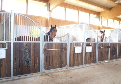 Boxen links Straßenseite.