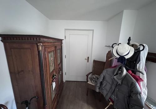 Eingangsbereich mit Garagentür