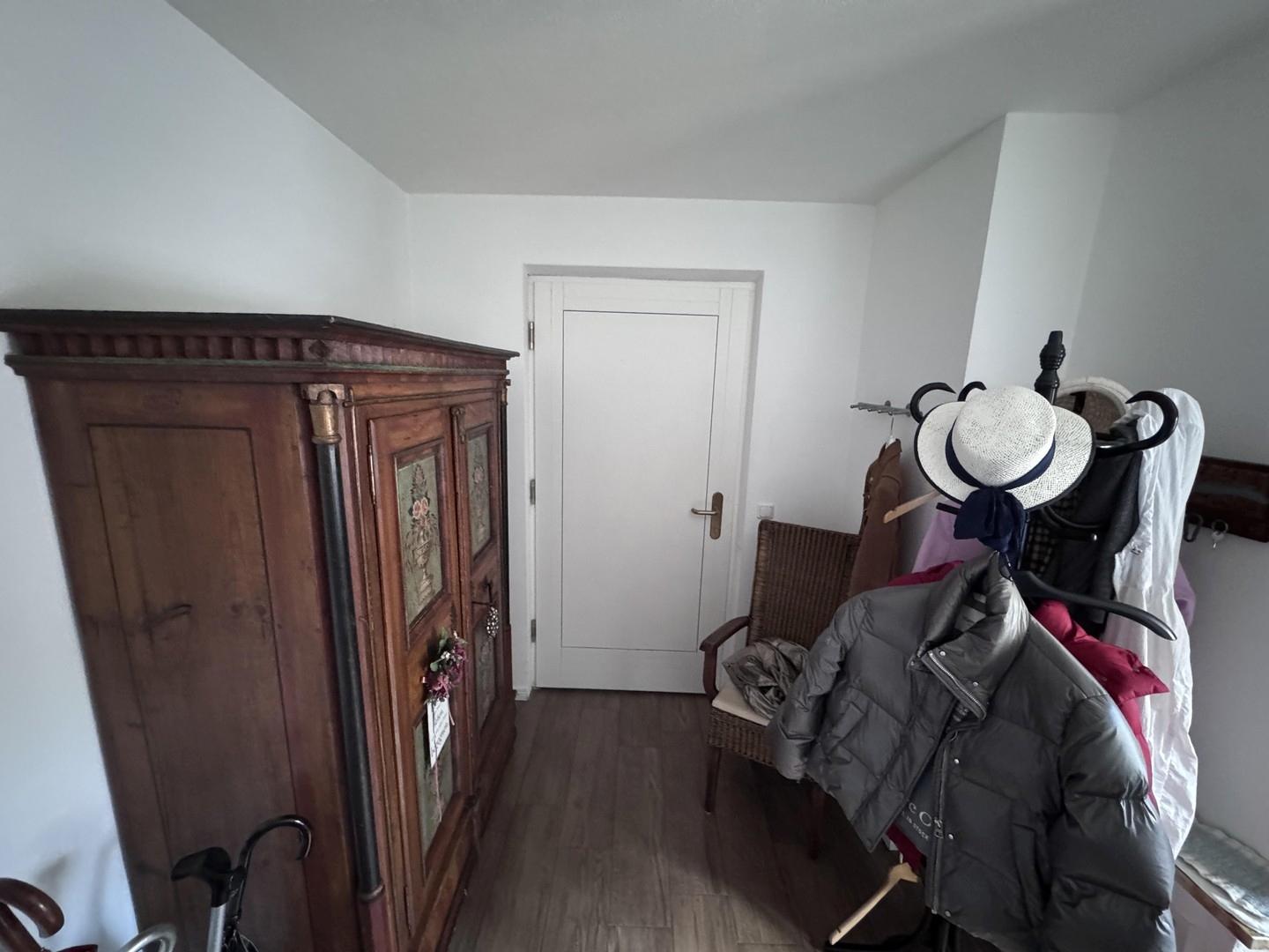 Eingangsbereich mit Garagentür