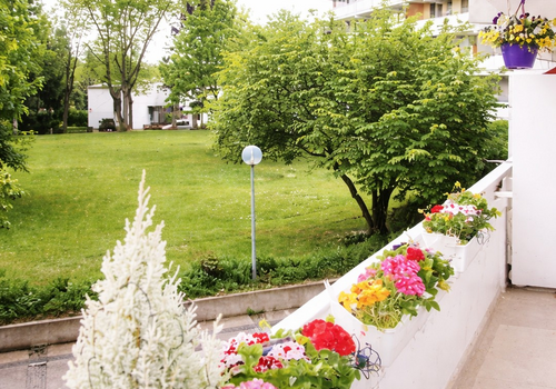 Balkon mit Blick „ins Grüne“