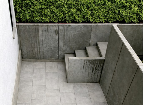 Notausgang und Terrasse