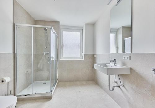 Tageslichtbad mit Handtuchheiz