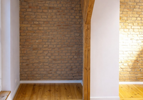 Erker mit Mauerwerk und Balken