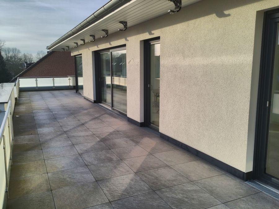 18 Balkon (SO Blick W)