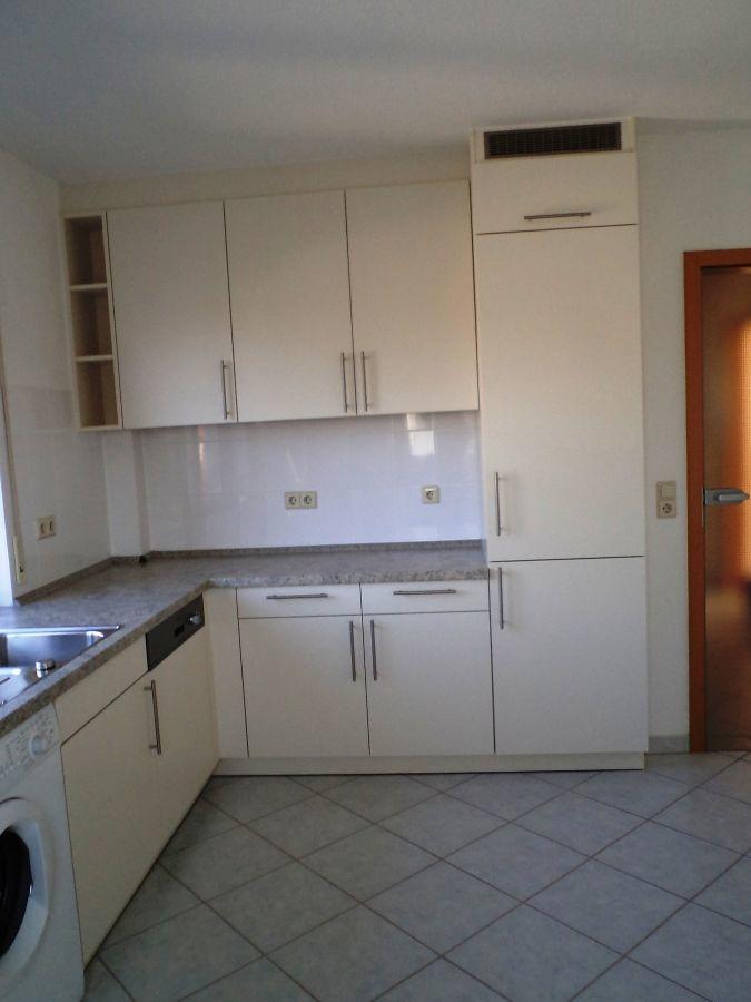 Küche: Kühlschrank + Gefriertruhe