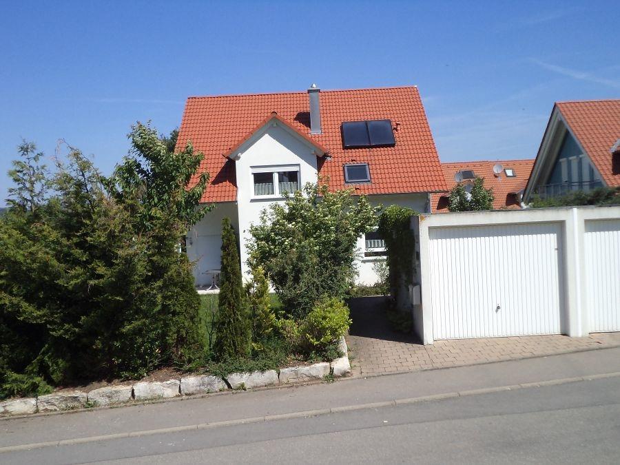 Blick von außen: Linke Garage gehört dazu