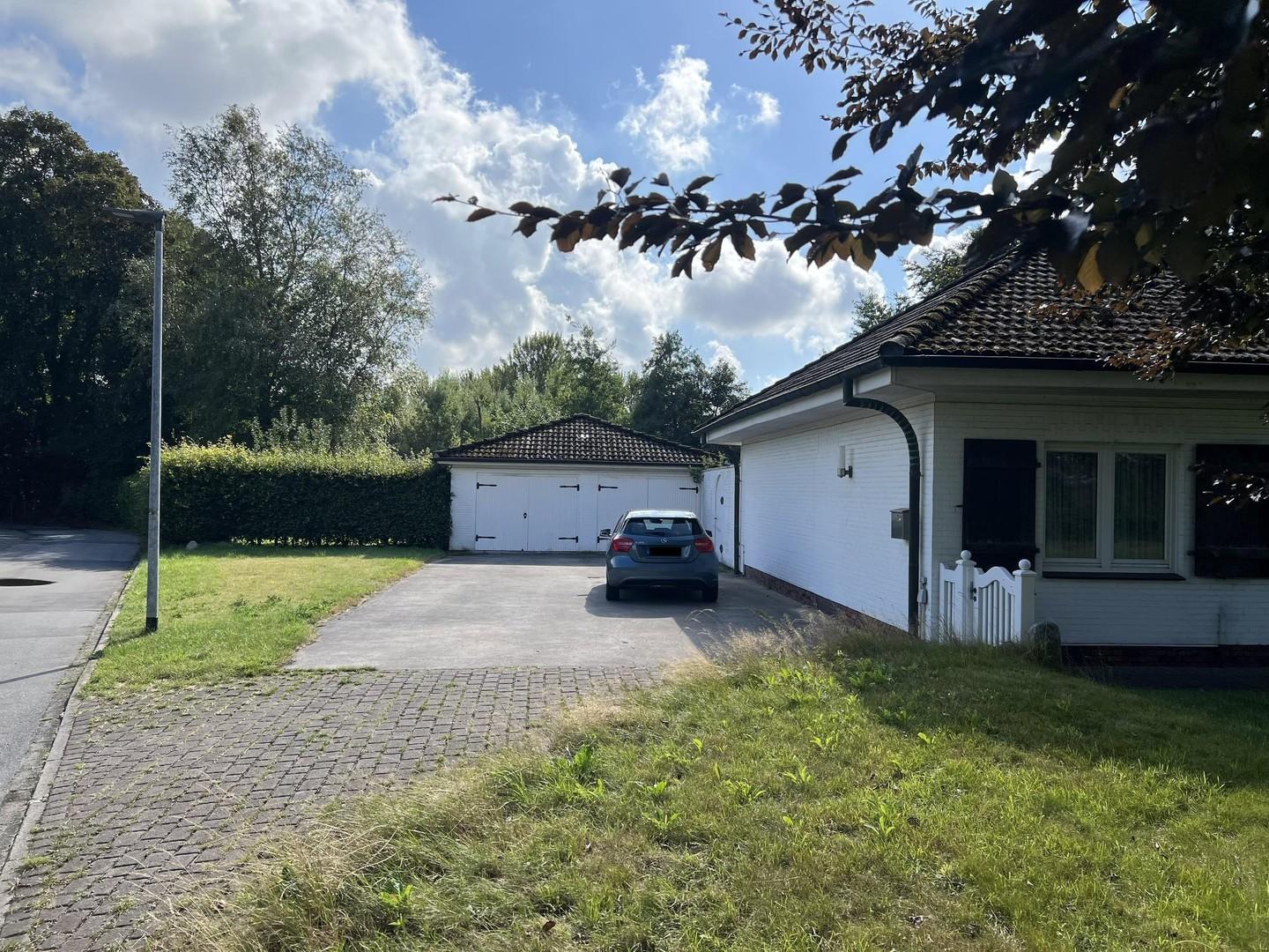 Einfahrt zur Garage