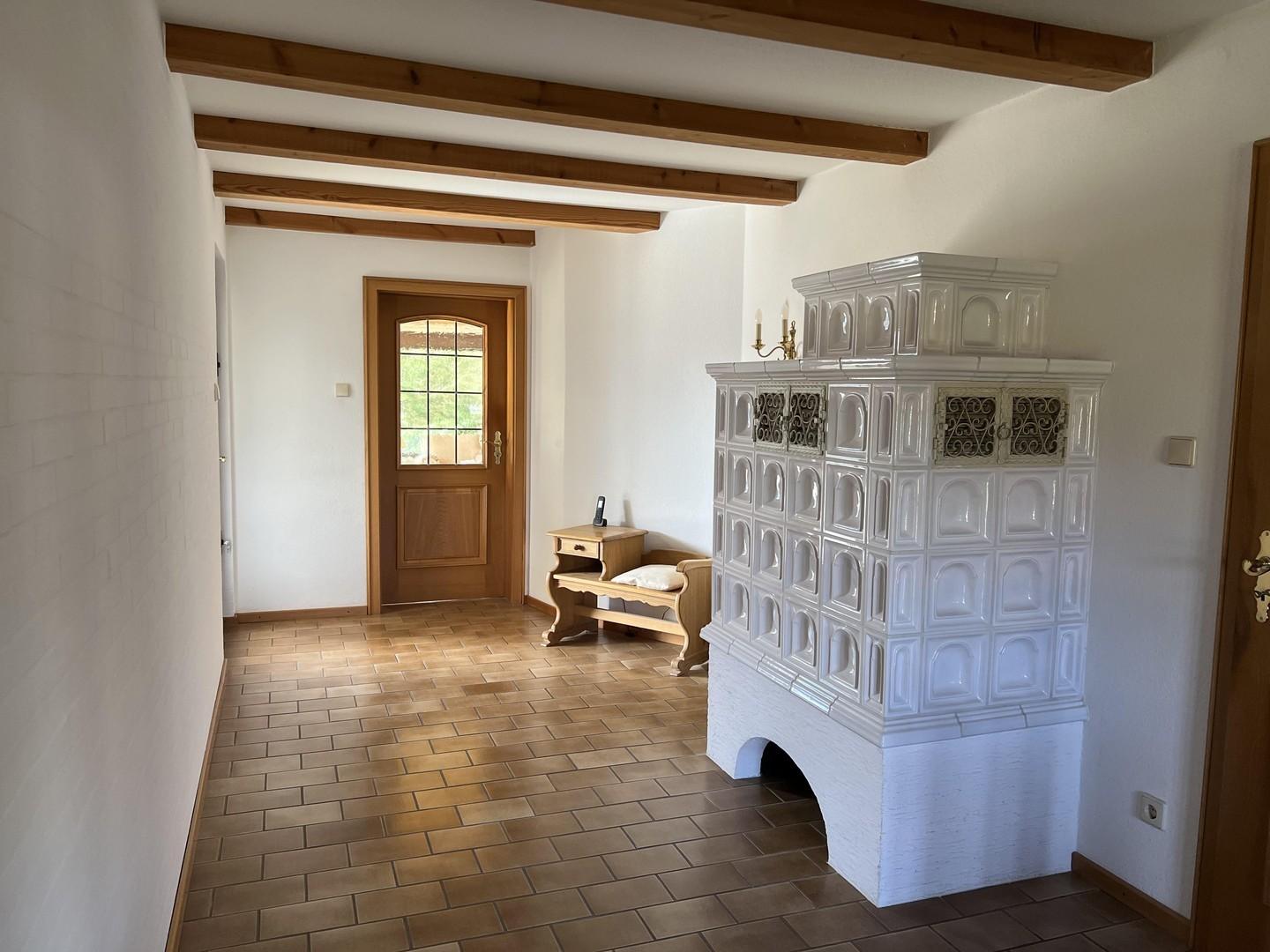 Diele mit Kachelofen