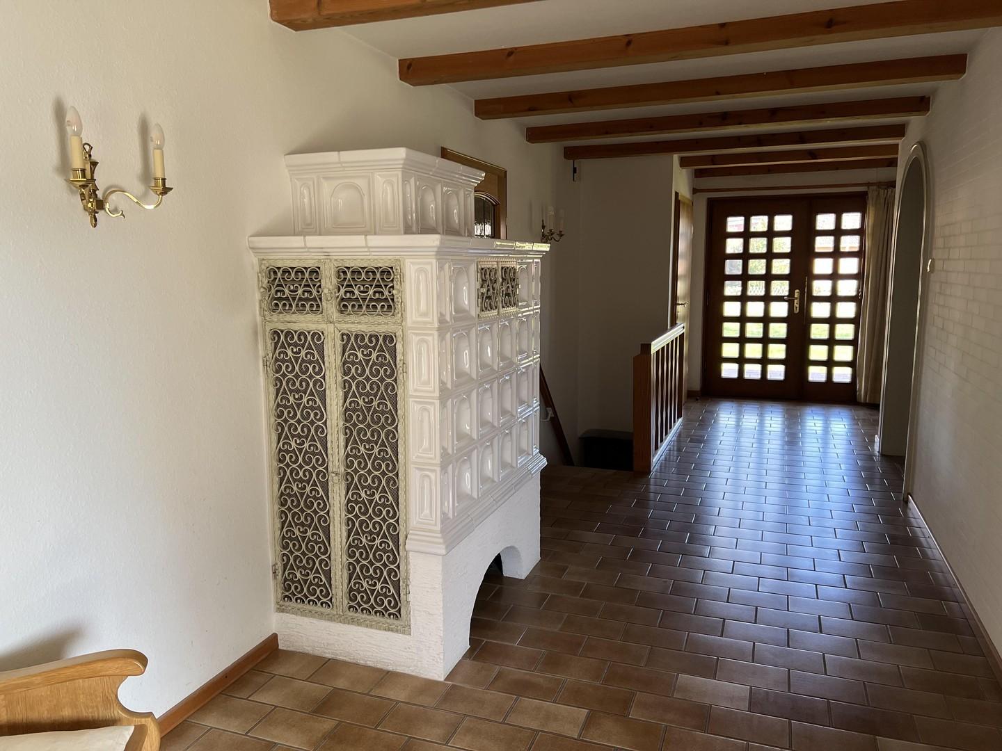 Diele mit Kachelofen