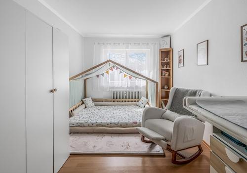 Kinderzimmer Richtung Fenster