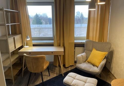 Schreibtisch und Sitzecke