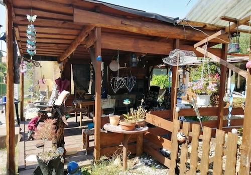 gemütlich überdachte Sitzecke