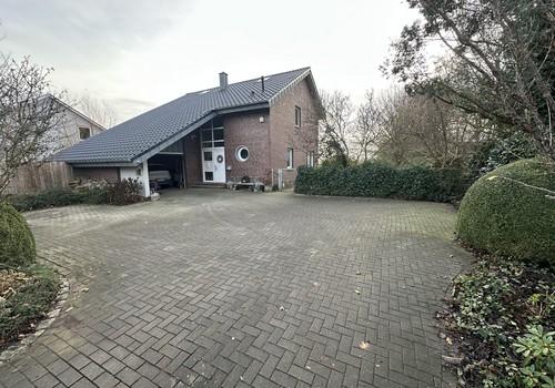 Nordansicht m. 2 Stellplätzen