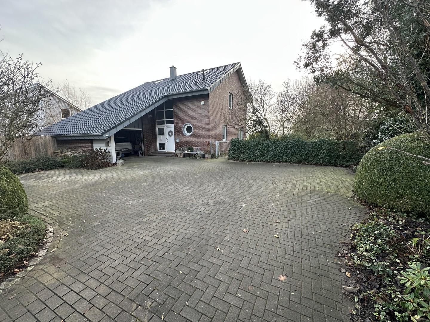 Nordansicht m. 2 Stellplätzen