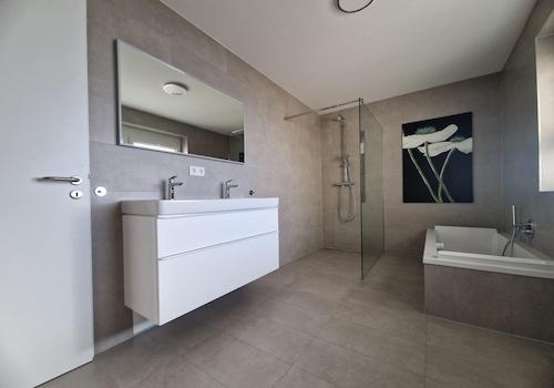 Bad: Doppelwaschtisch