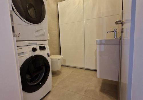 Separates Gäste-WC: WM+TR