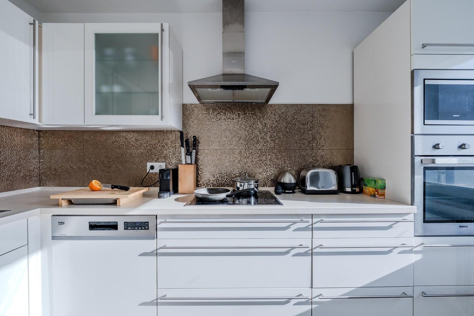 Großzügig Küche mit Einbauküch