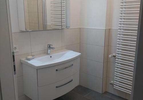 Badezimmer mit Handtuchwärmer