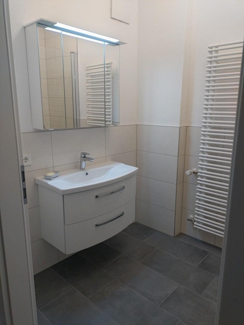 Badezimmer mit Handtuchwärmer