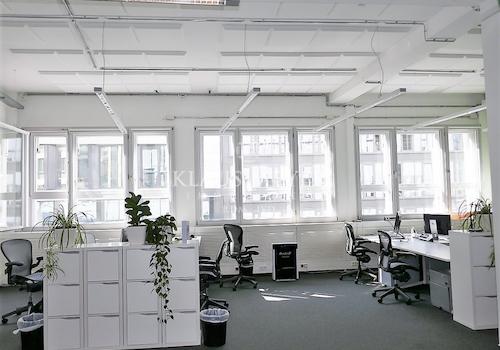 im Büro, 637m²