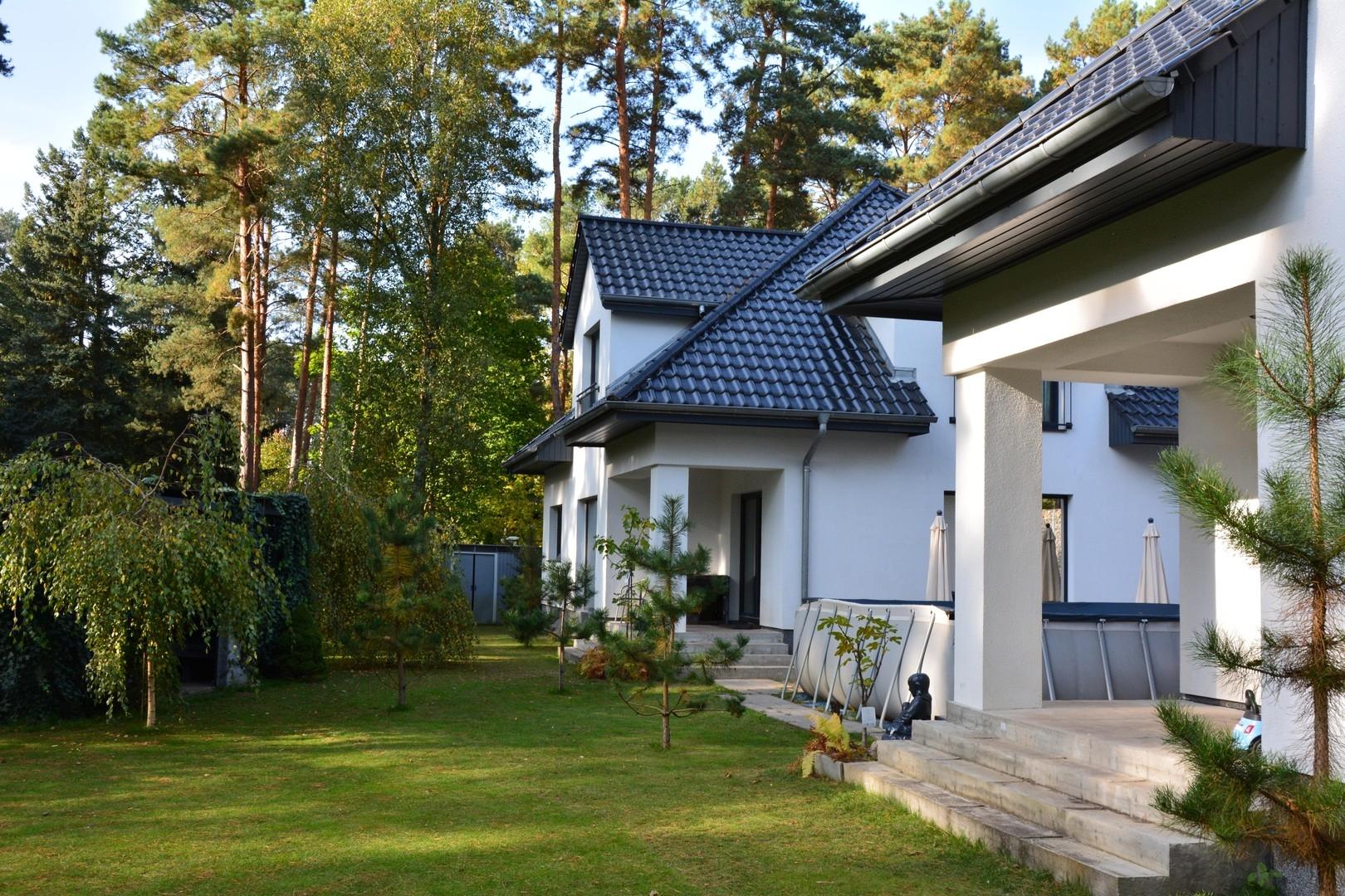 Blick von Haus links zu rechts